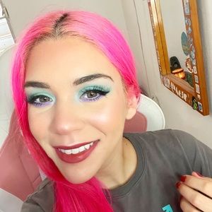 Meet your Posher, Annais